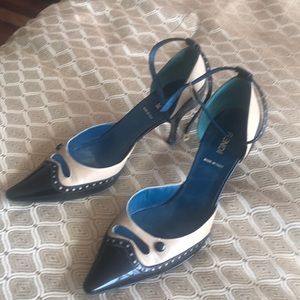 Fendi Carmel/black spectator heels